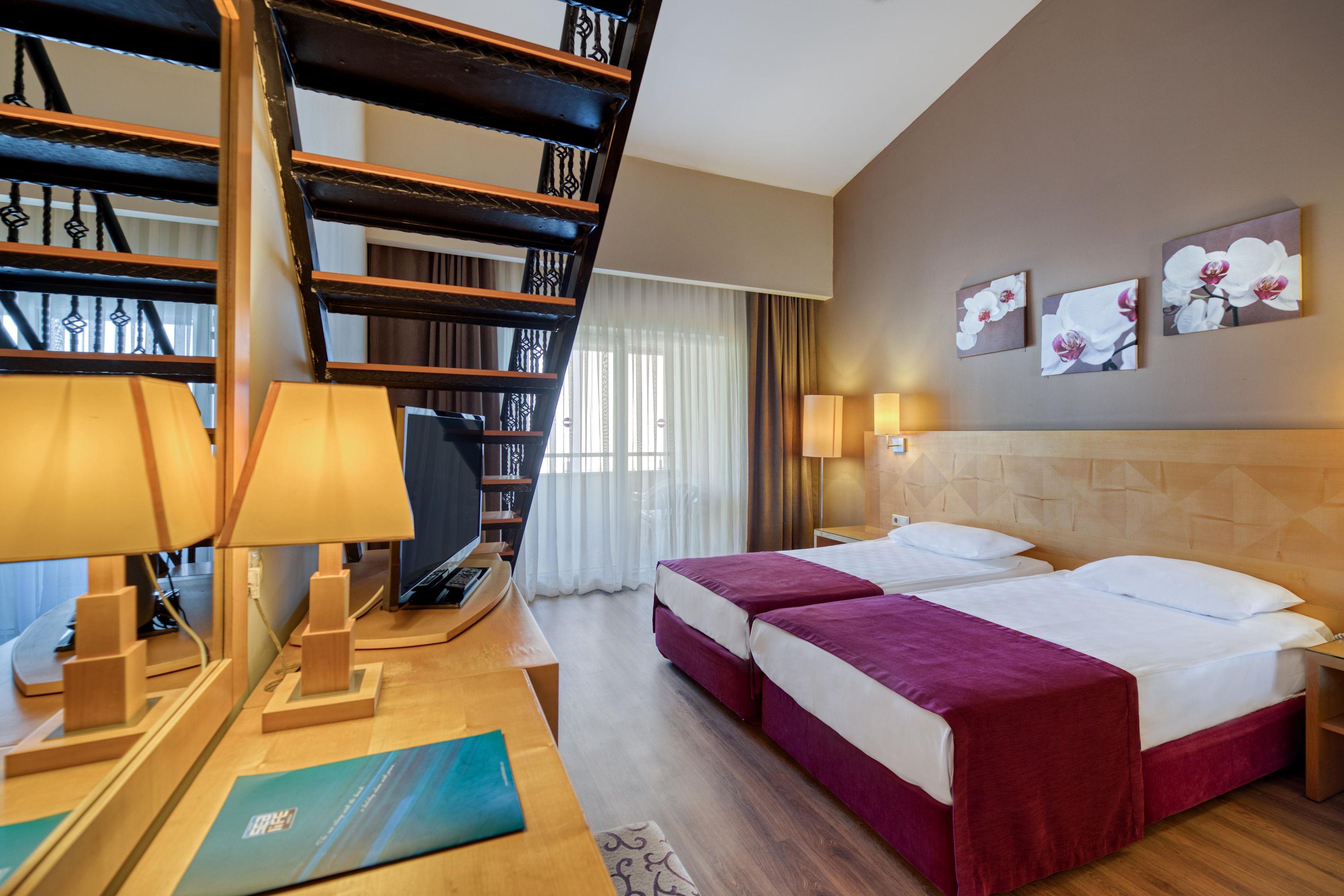 Sealife Buket Resort & Beach Hotel Окурджалар Екстериор снимка